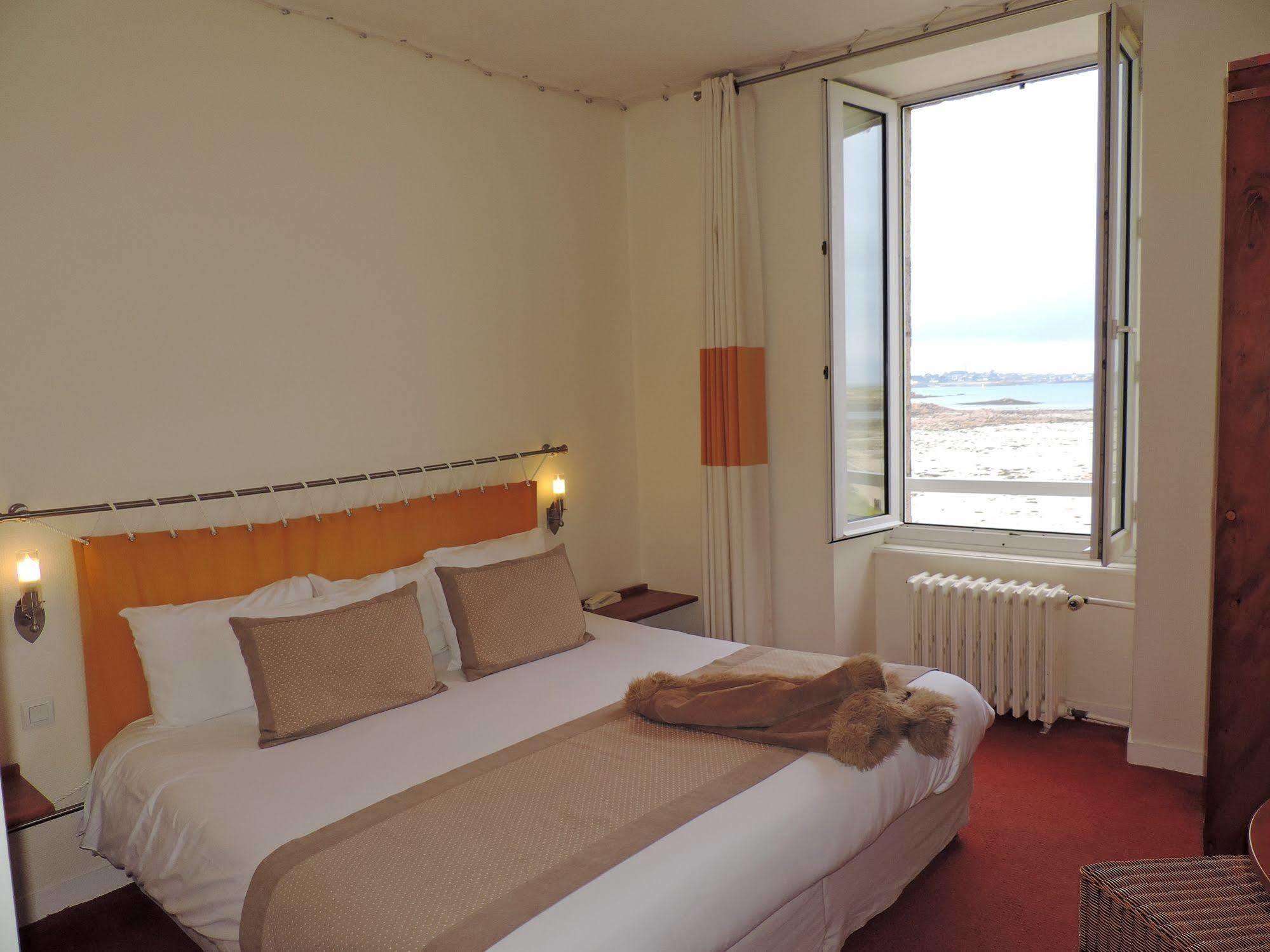 Hotel Aux Tamaris - Vue Mer Roscoff Eksteriør billede