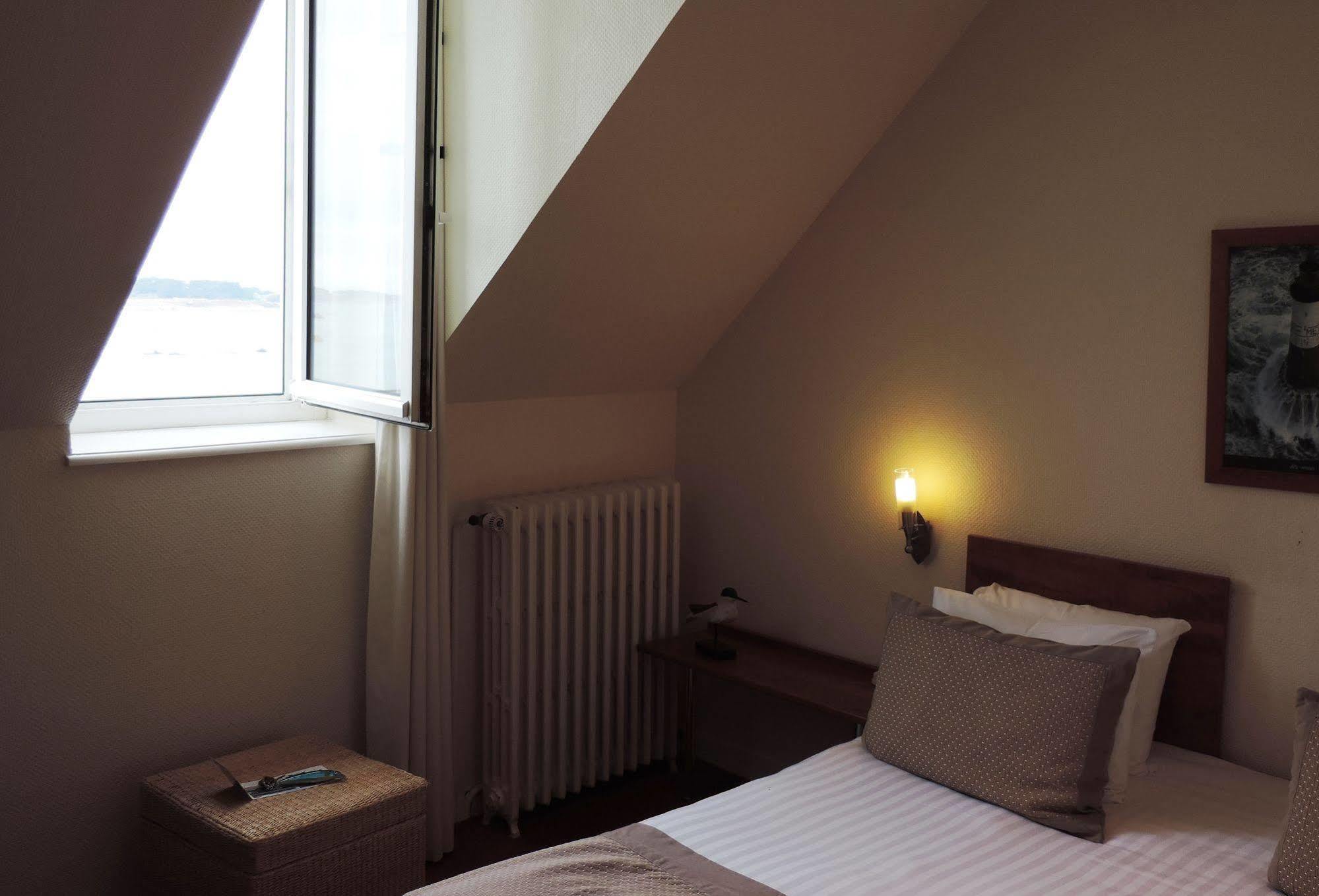 Hotel Aux Tamaris - Vue Mer Roscoff Eksteriør billede