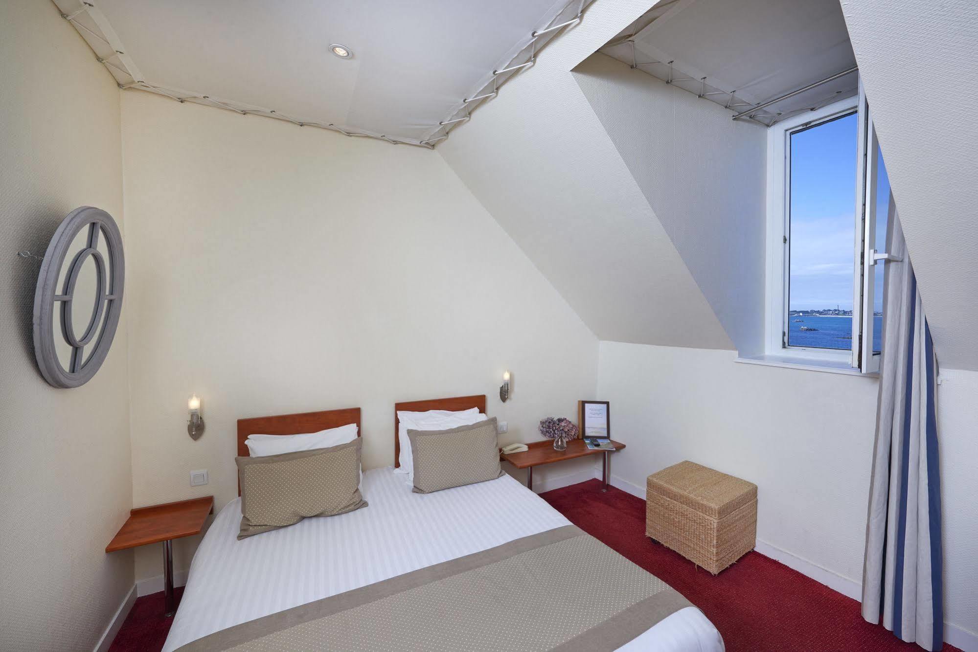 Hotel Aux Tamaris - Vue Mer Roscoff Eksteriør billede