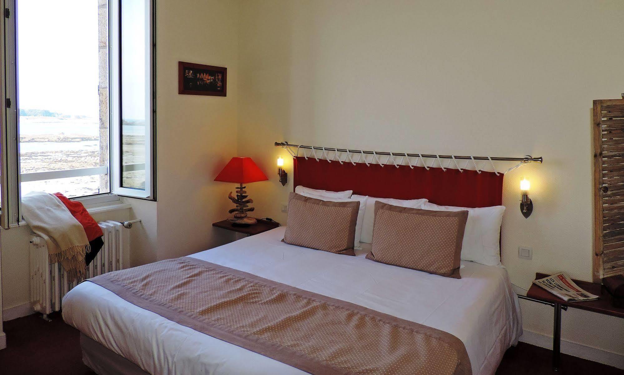 Hotel Aux Tamaris - Vue Mer Roscoff Eksteriør billede